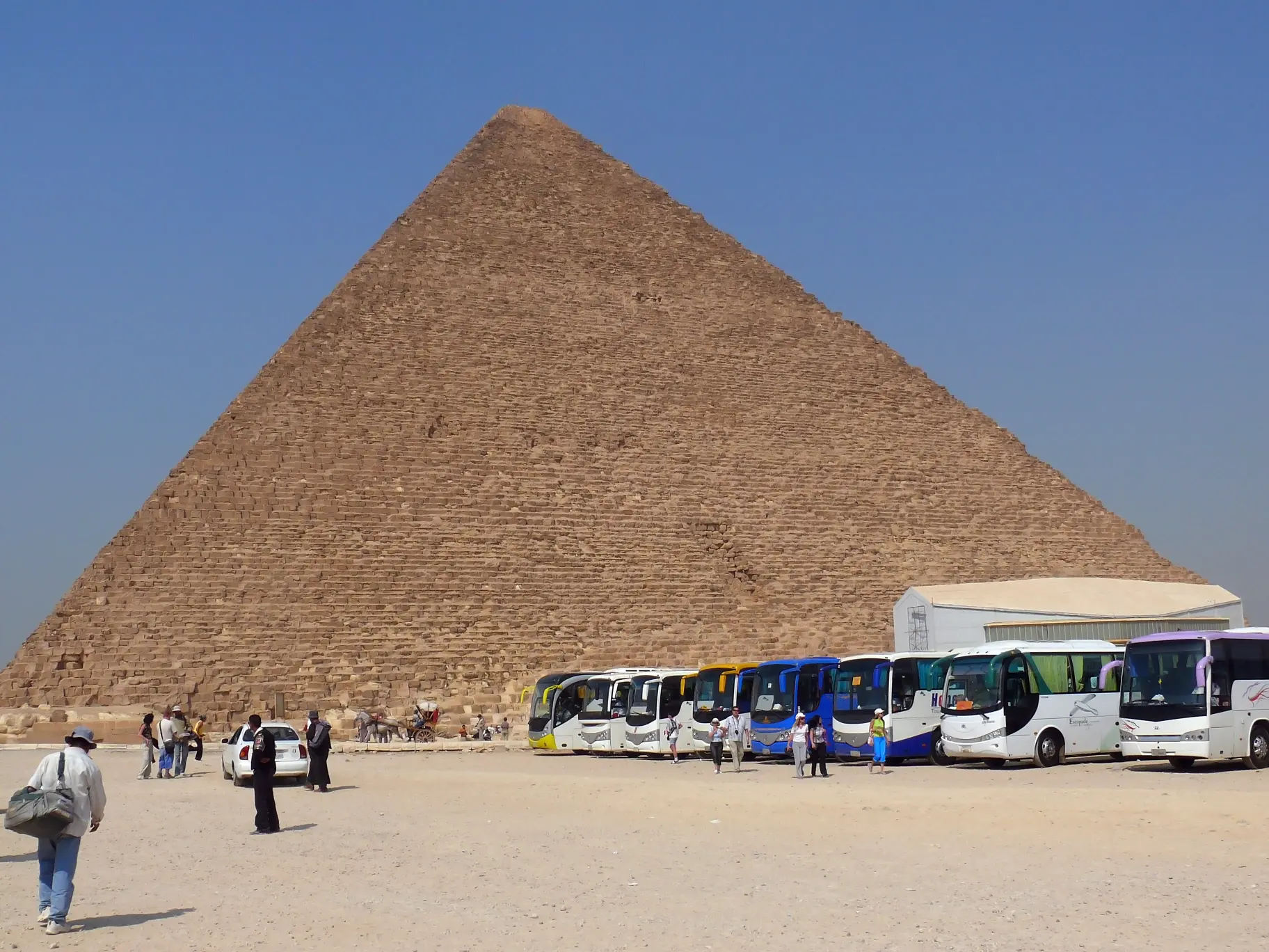 Cairo Day Trip by Bus – Pyramids, Sphinx & Museum