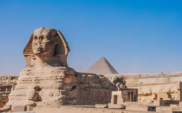 Cairo Day Trip by Bus – Pyramids, Sphinx & Museum